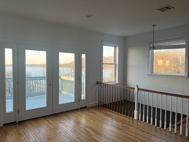 Building Photo - 17 Grandview Ave