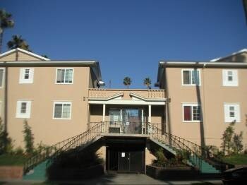 Building Photo - 443 S Mariposa Ave