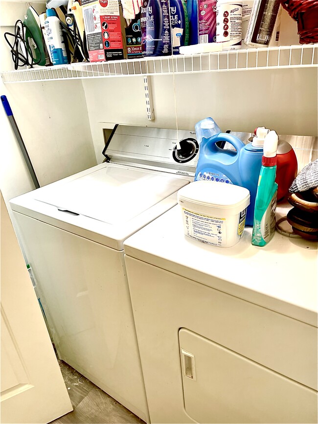 Building Photo - 124 Highridge Dr