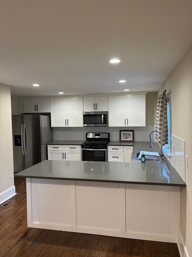 Foto del edificio - 1357 Lochland Rd SE
