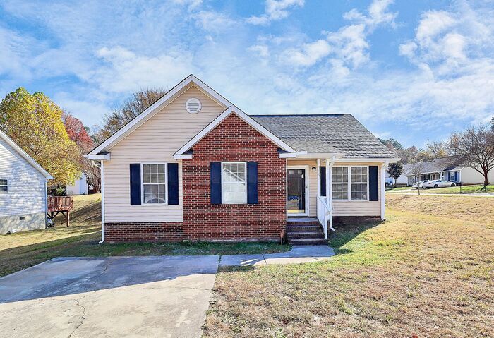 Foto principal - Renovated 3BD/2BA Ranch Home in Summit Hills!