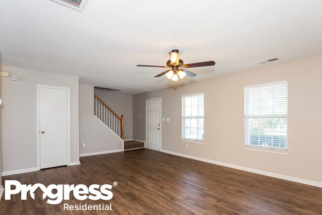 Building Photo - 445 1st Turn Ct SW