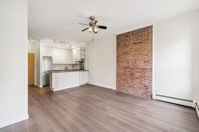 Building Photo - 133 Grand St