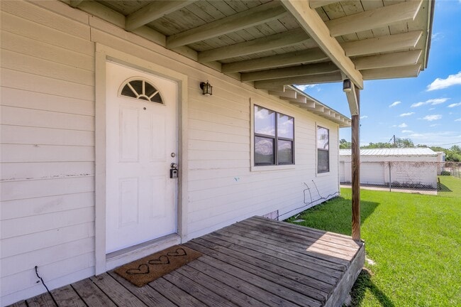 Building Photo - 2303 TX-19