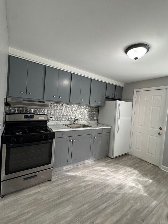 Foto del edificio - 2151 W 119th St