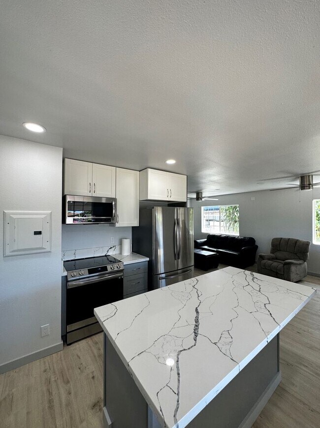 Building Photo - Remodeled 3 bedroom home in Napilihau