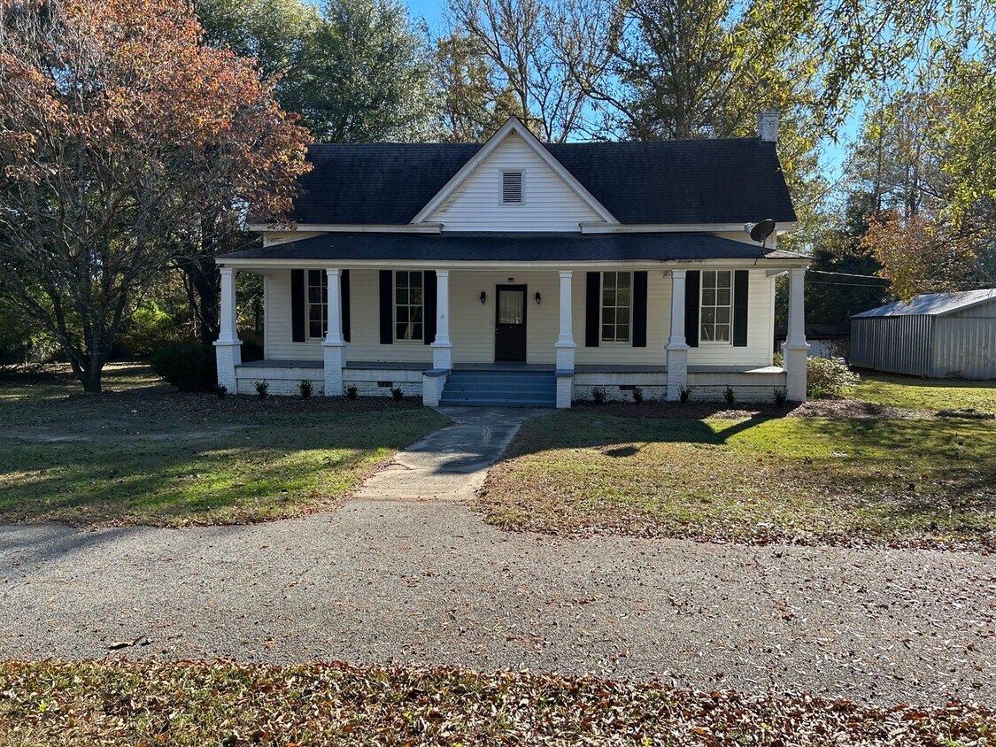 Foto principal - Spacious 3 Bedroom 2 Bath Home in Pittsview!