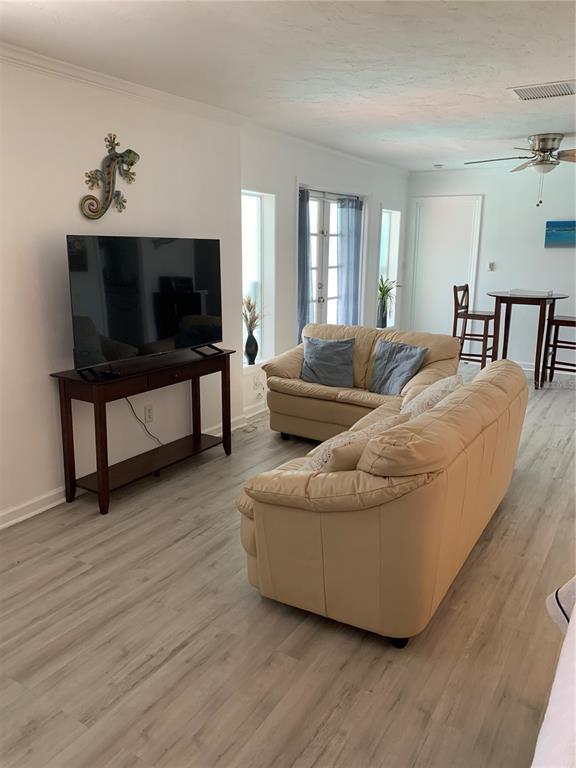 Building Photo - 3074 Pinecrest St