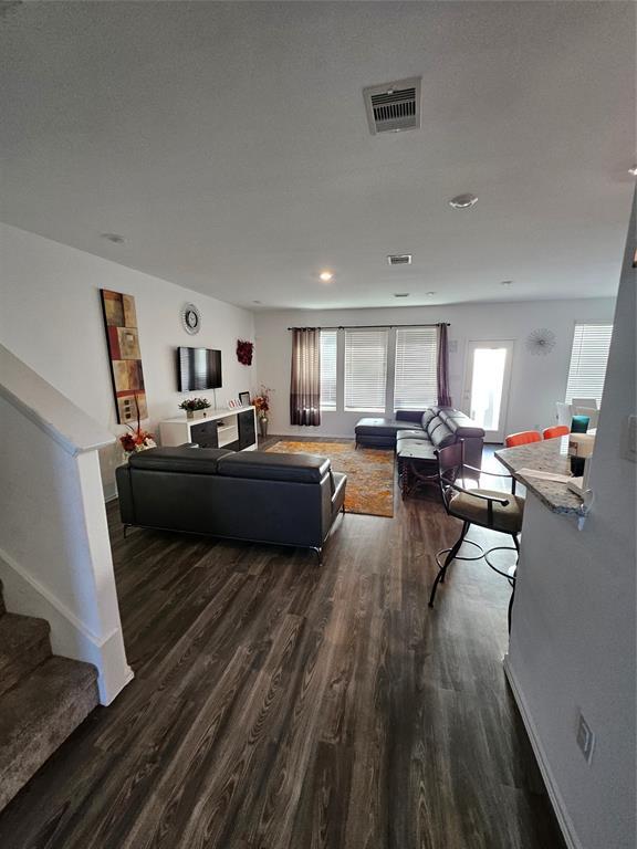 Foto del edificio - 5007 Dunstable Manor Ln