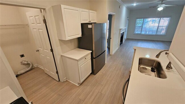 Foto del edificio - 411 Spring Heights Ln