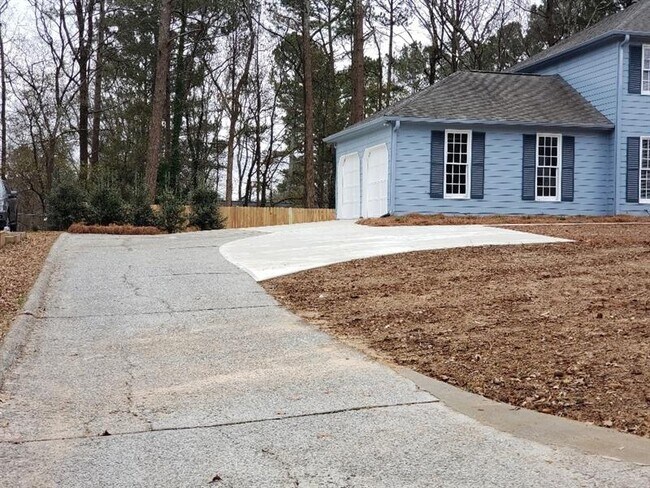 Building Photo - 4074 Rivermeade Dr SW