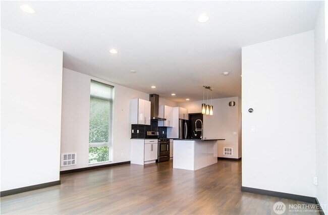 Building Photo - 3Bd/3Ba Seattle Townhouse