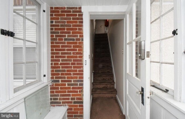 Building Photo - 254 Morris St