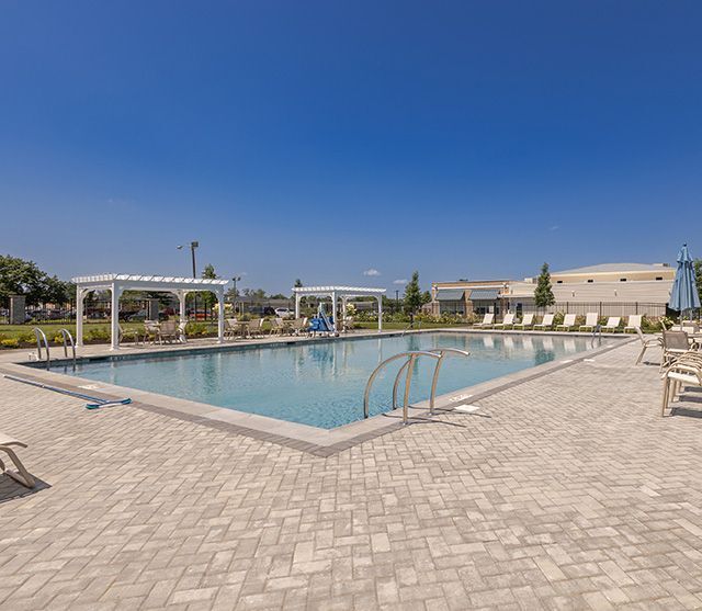 Piscina - Fox Meadow Apartments