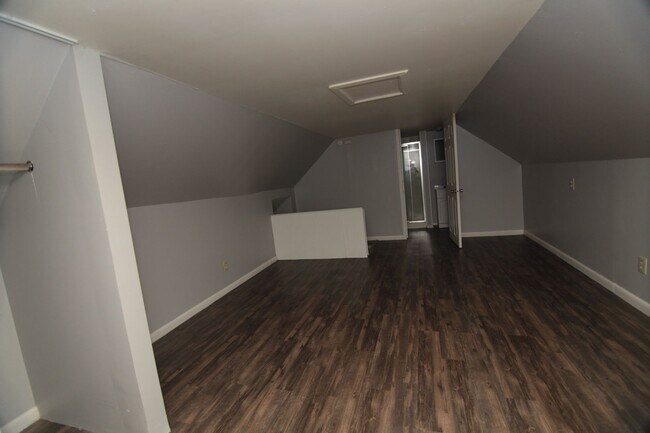 Building Photo - Updated 4-Bedroom Gem with Move-In Special...