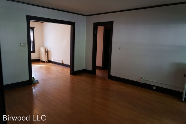 Building Photo - 2811 Monroe St