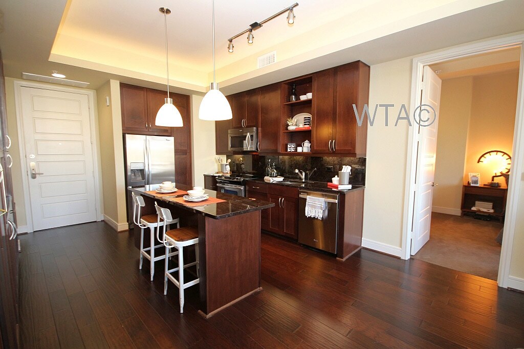Foto principal - 220 S Congress Ave