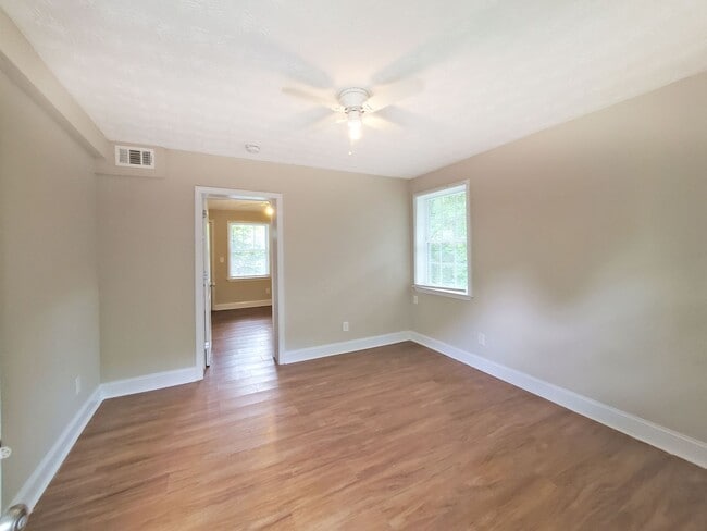 Building Photo - COMING SOON: One bedroom 1 bath apartment - Housing Vouchers accepted