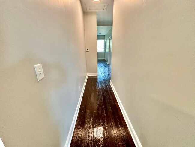 Foto del edificio - 513 E Ormsby Ave