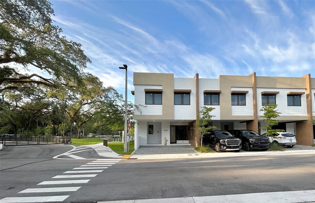 Foto principal - 4110 N Oak Pl