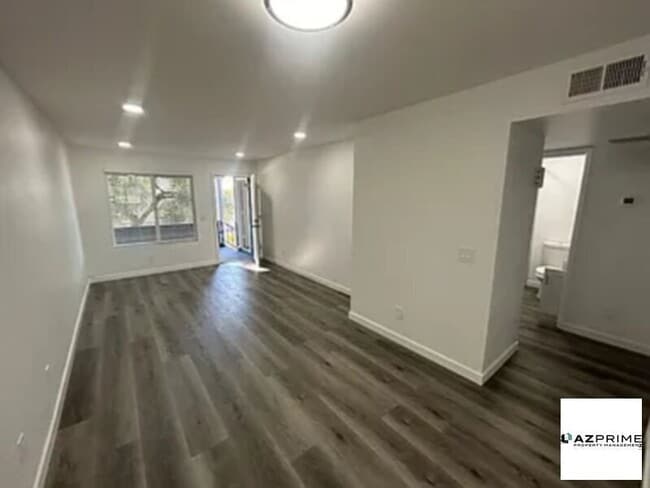 Foto del edificio - Single family residence