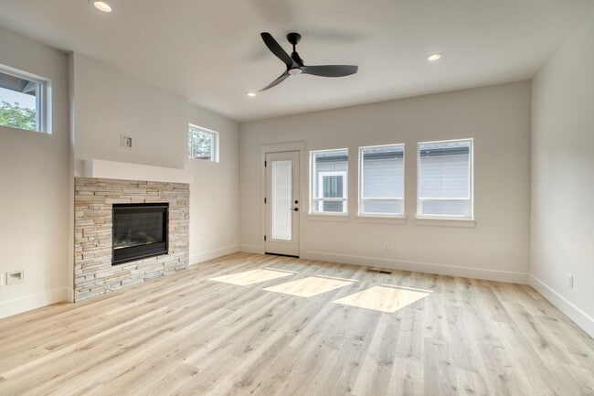 Building Photo - 1806 S Manitou Ave