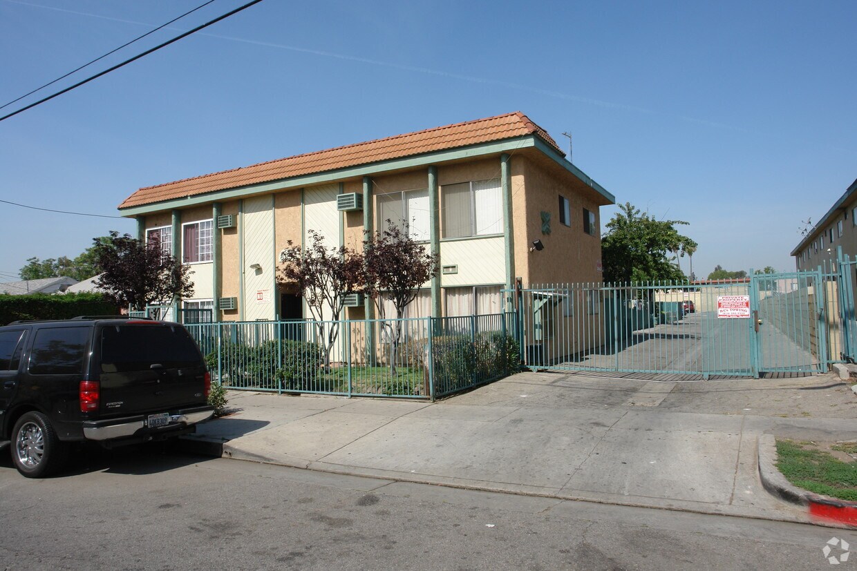 Primary Photo - 8935 Langdon Ave