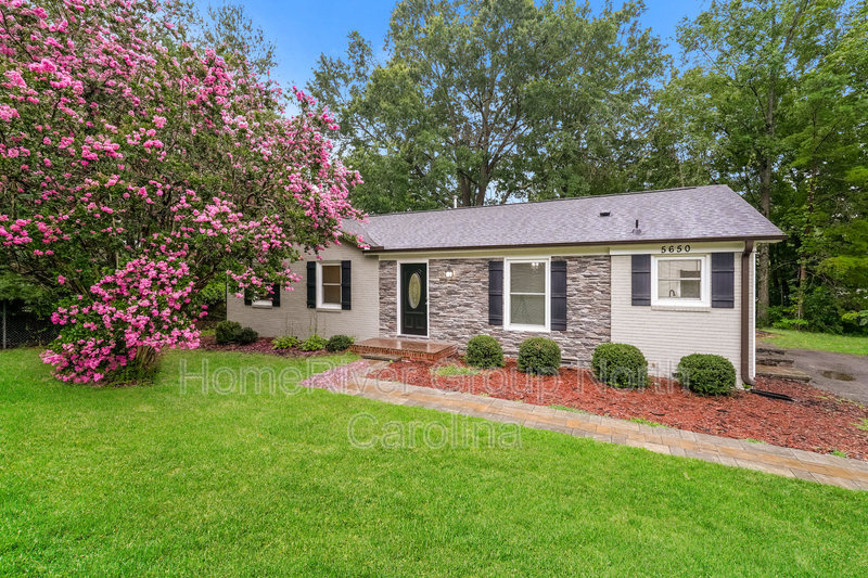 Foto principal - 5650 Chancellorsville Dr NW