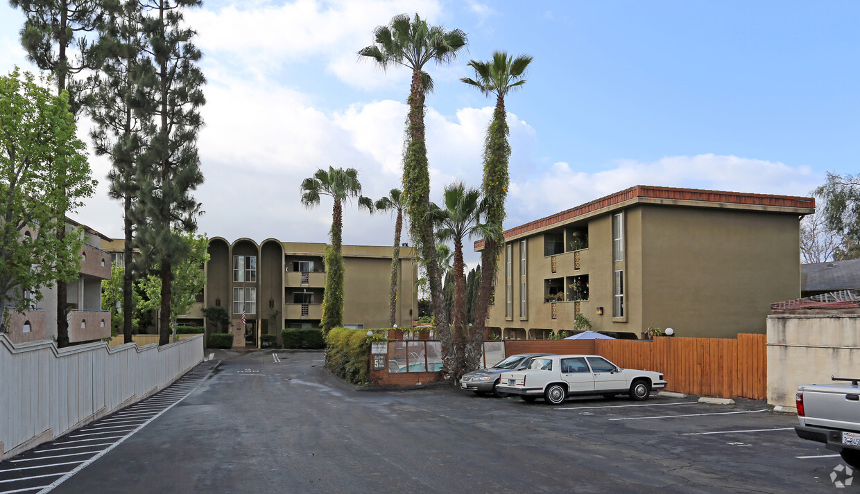 Primary Photo - Centre Towers Apartments