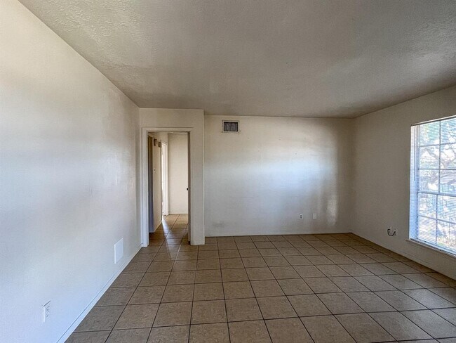 Foto del edificio - 709 Ruth Ct