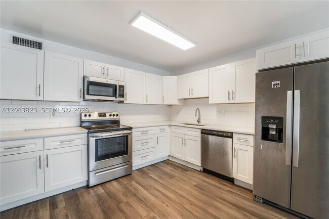 Building Photo - 5603 NW 27th Ct