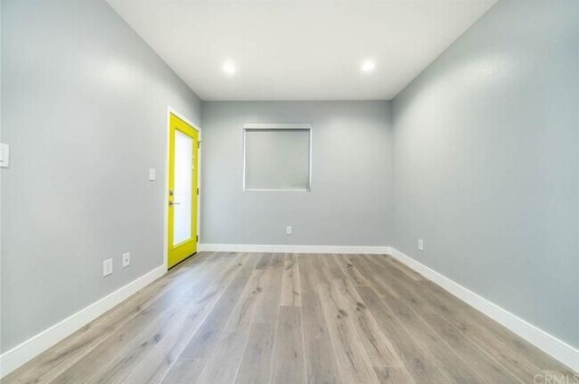 Foto del edificio - 4820 St Charles Pl