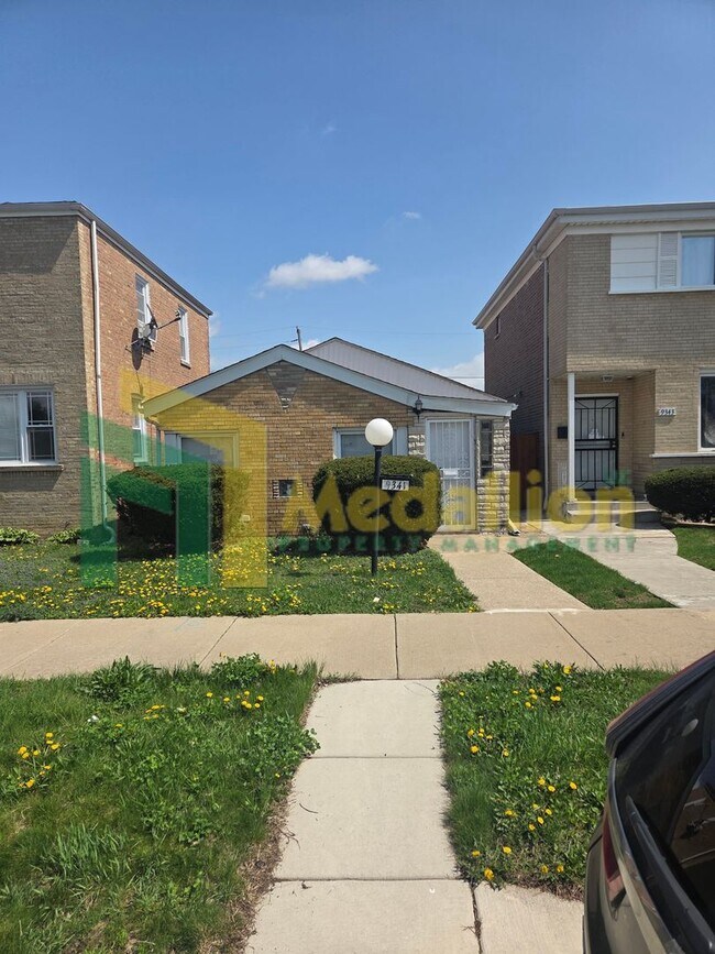 Foto del edificio - Updated 3-Bedroom Single-Level Home with Backyard Space