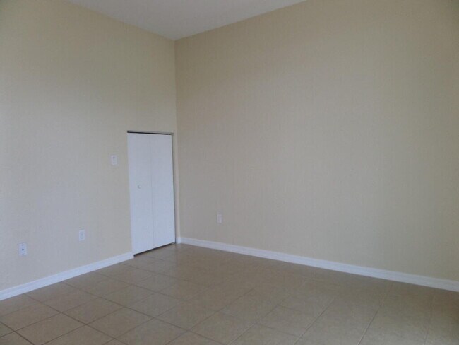 Foto del edificio - 322 Lake Monterey Cir