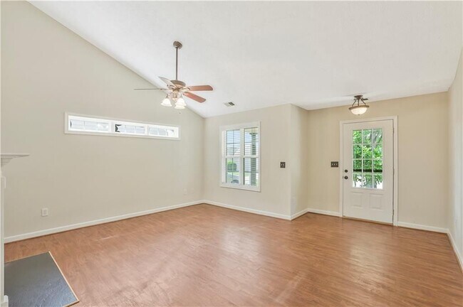 Foto del edificio - 328 White Oak Way