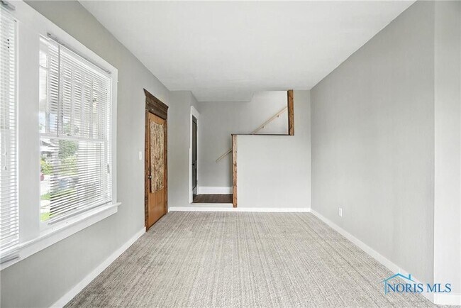 Building Photo - 3725 Leybourn Ave