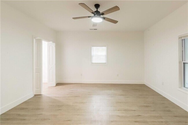 Foto del edificio - 1170 Niles Ave NW