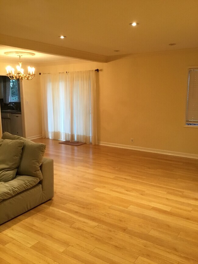 1233 N Columbus Ave Unit 1A, Glendale, CA 91202 Condo for Rent in