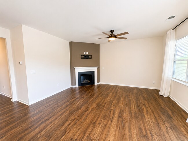 Building Photo - Beautiful 3-Bedroom Home in Desirable Chestnut Ridge