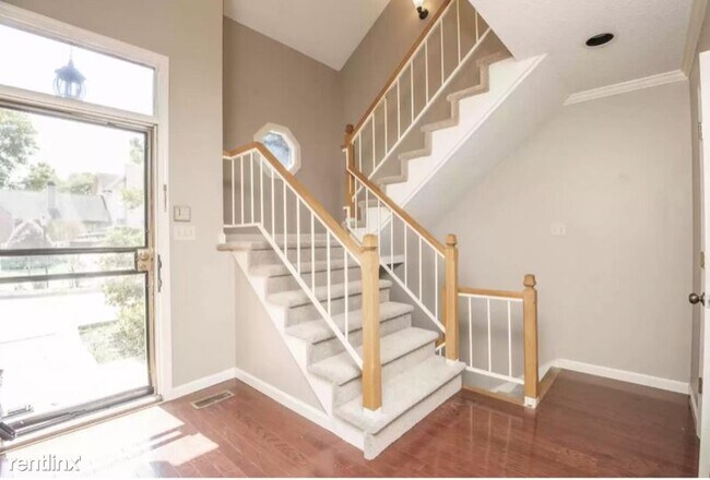 Building Photo - 3 br, 3.5 bath Condo - 8917 Wesley Pl