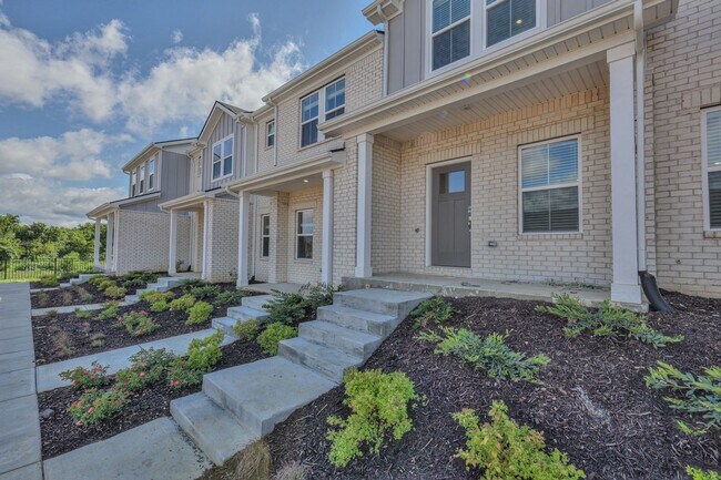 Foto del edificio - New Townhome in a prime location in Gallatin