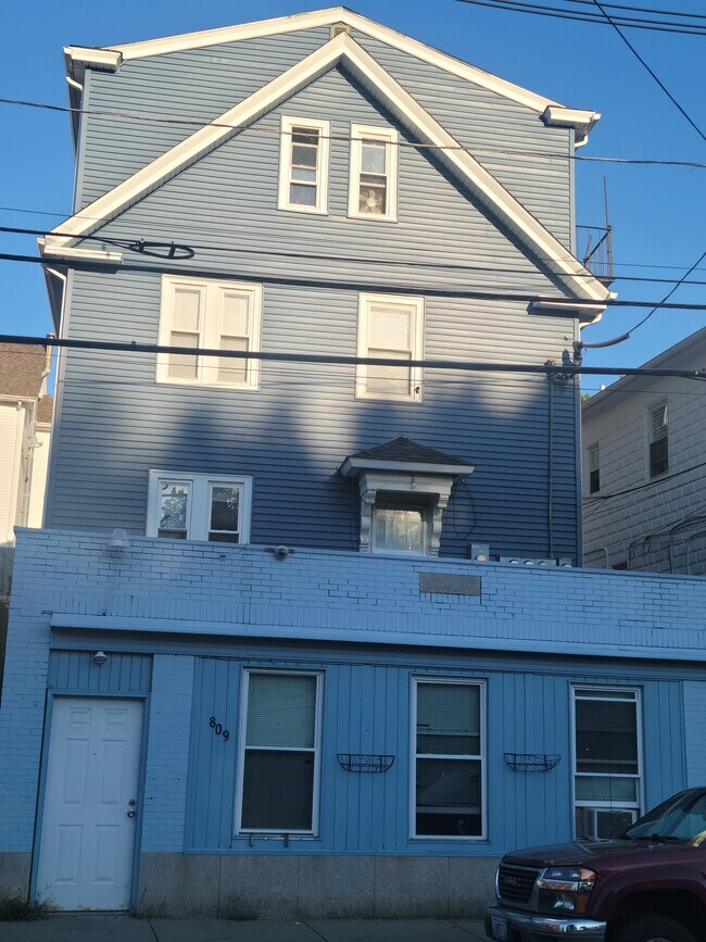Front Of House - 809 Charles St