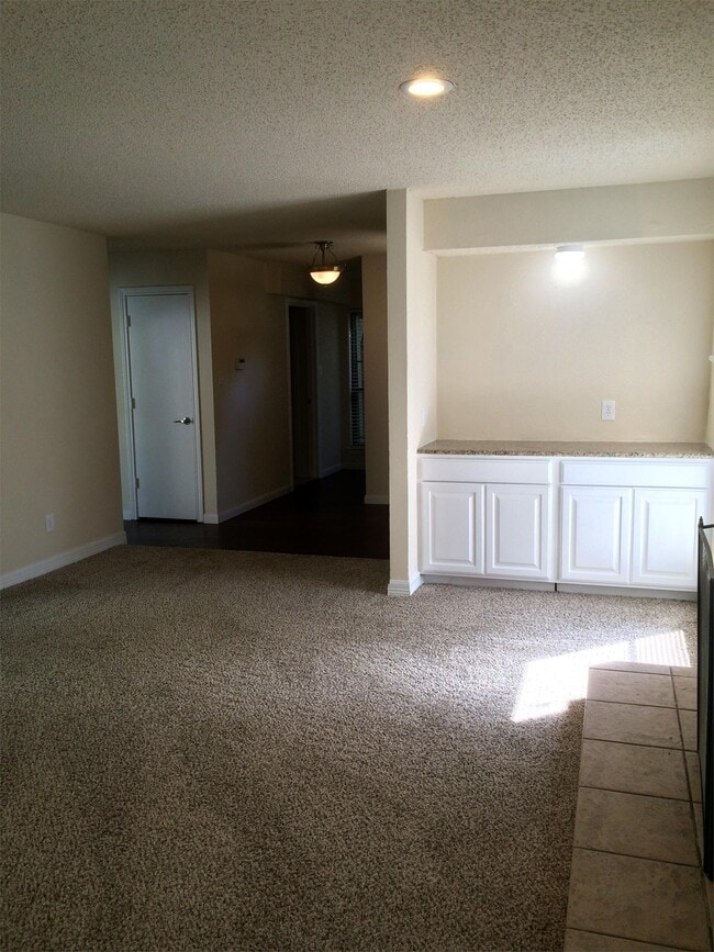 Building Photo - 5040 Thunder Rd