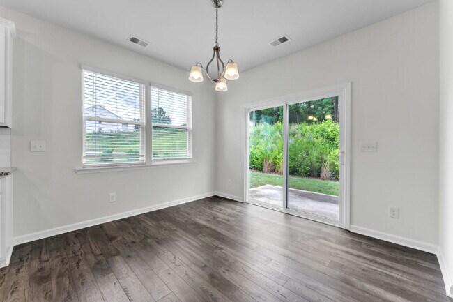 Foto del edificio - Elegant 3BR/2.5BA Home with Loft & 2-Car Garage in Persimmon Hill $2,100/mo rent