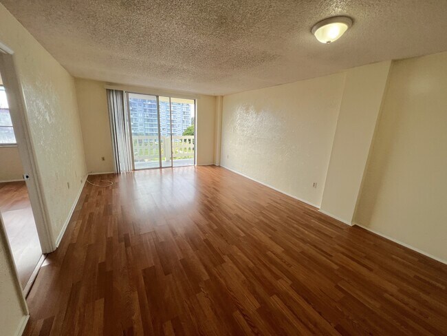 Foto del edificio - 15600 NW 7th Ave
