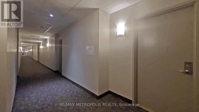 Photo du bâtiment - 7325-7325 Markham Rd