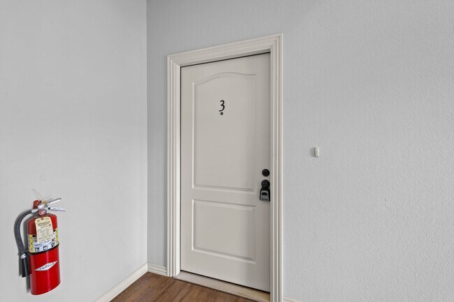 Foto del edificio - Miranda Quadplex