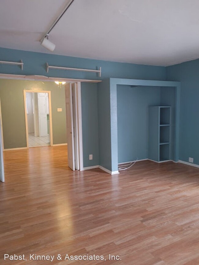 Building Photo - 3 br, 1 bath House - 1209 E BROADWAY STREET