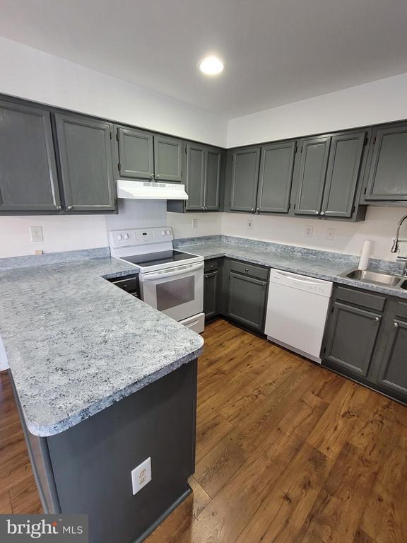 Foto del edificio - 233 Charleston Ct