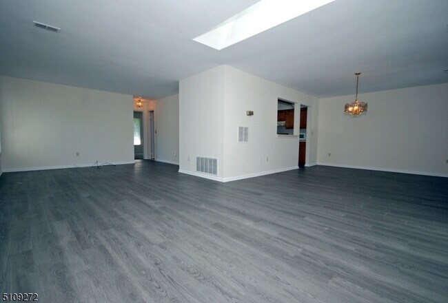 Foto del edificio - 332 Phoebe Ct